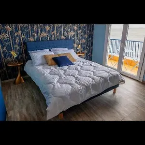 https://la-mediterranee-fos-sur-mer.fr-provencehotel.com