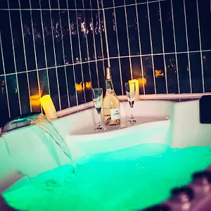 https://love-room-du-mont-dor.fr-provencehotel.com